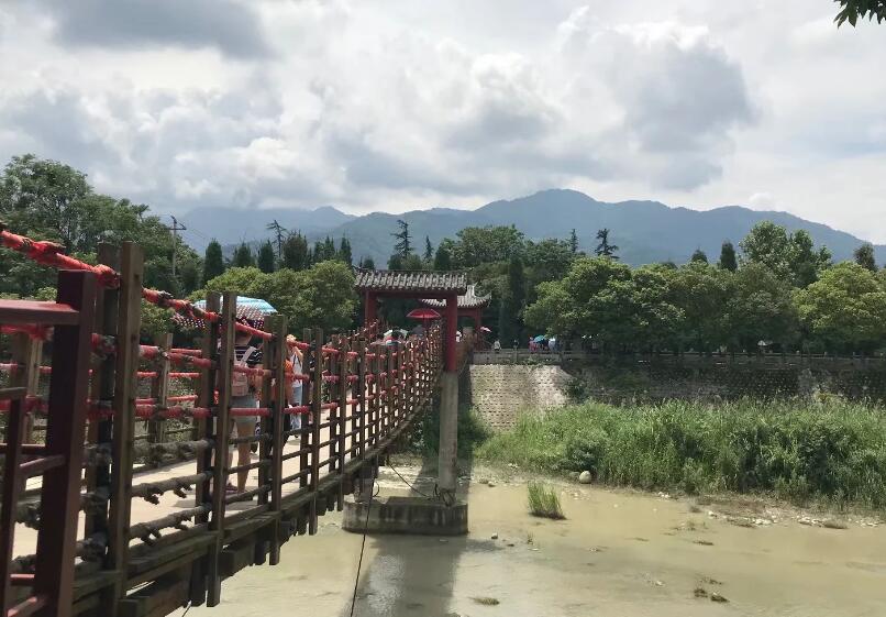 跟著爸爸去哪兒的步伐到都江堰虹口